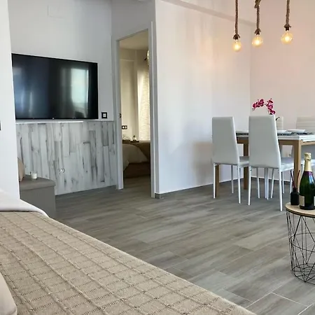 Coqueto De Playa Con Piscina Y Terraza Appartamento